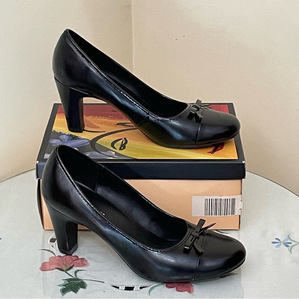 Predictions Black Patent Mid-Heel Pumps with Bow Accent